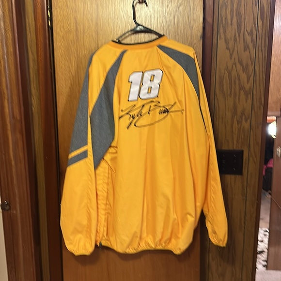 Kyle Busch pullover - Picture 3 of 3